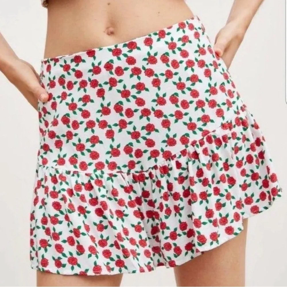 Zara White with Roses Mini Skort Size Small